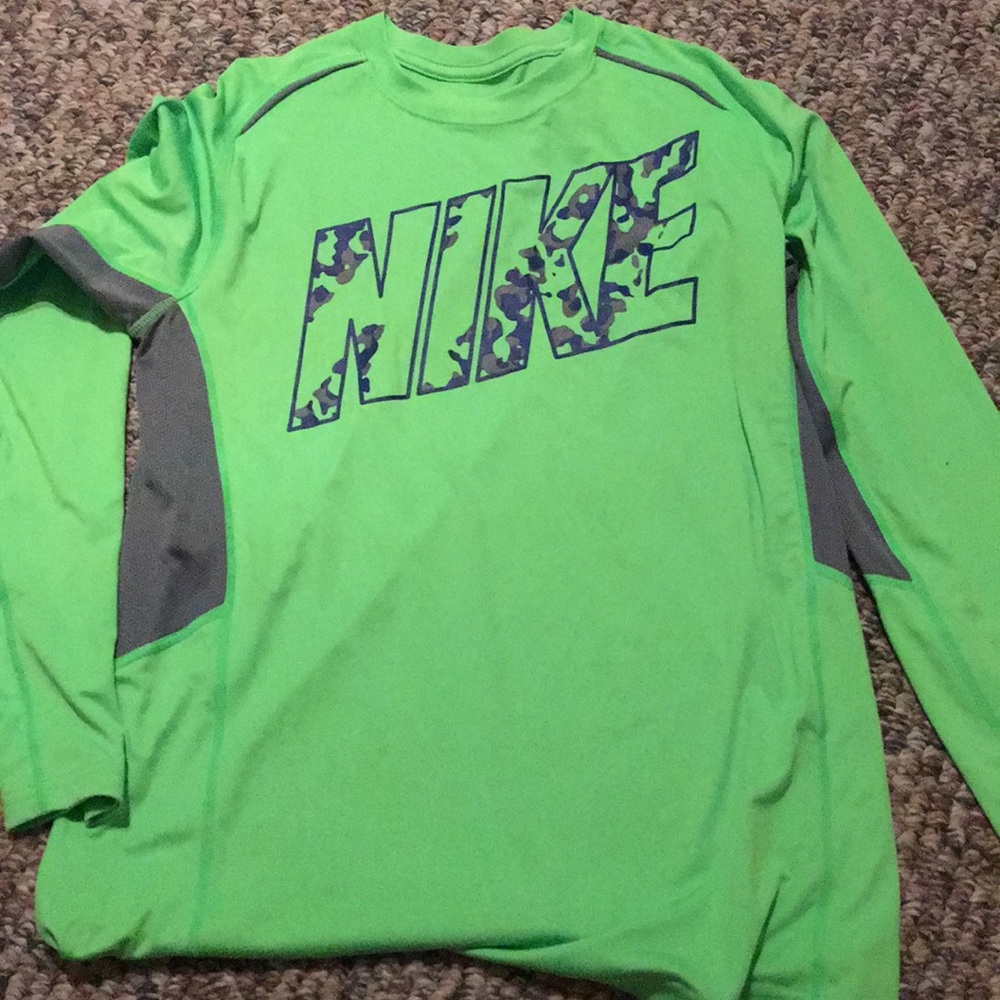 green dri fit nike shirt